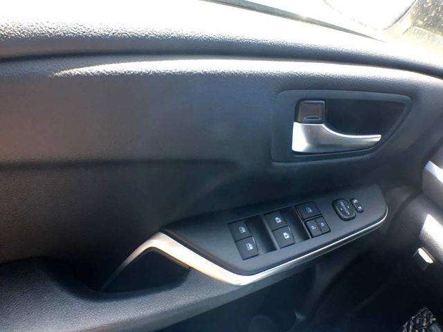 2017 Toyota Camry SE 4dr Sedan